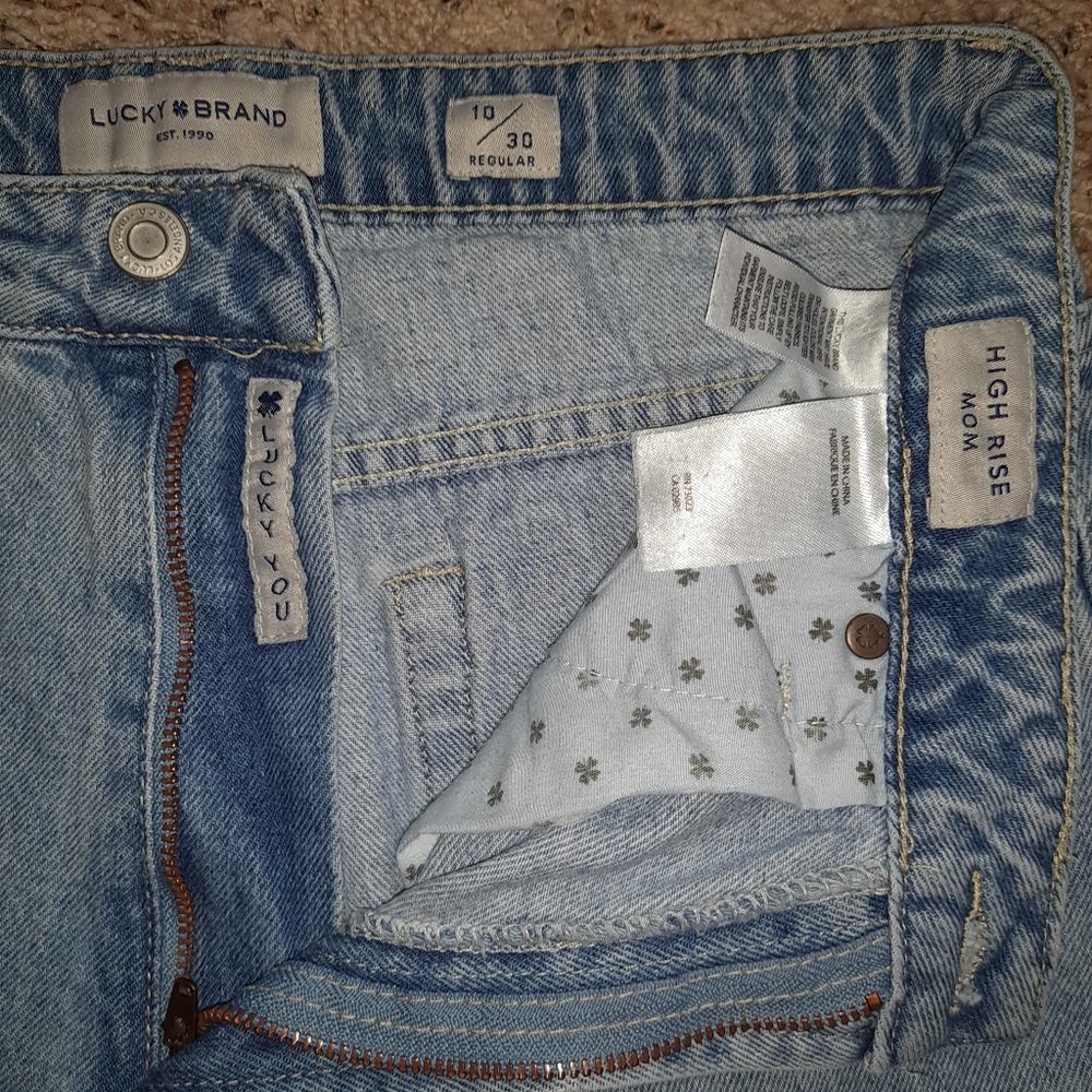 High rise Mom jean